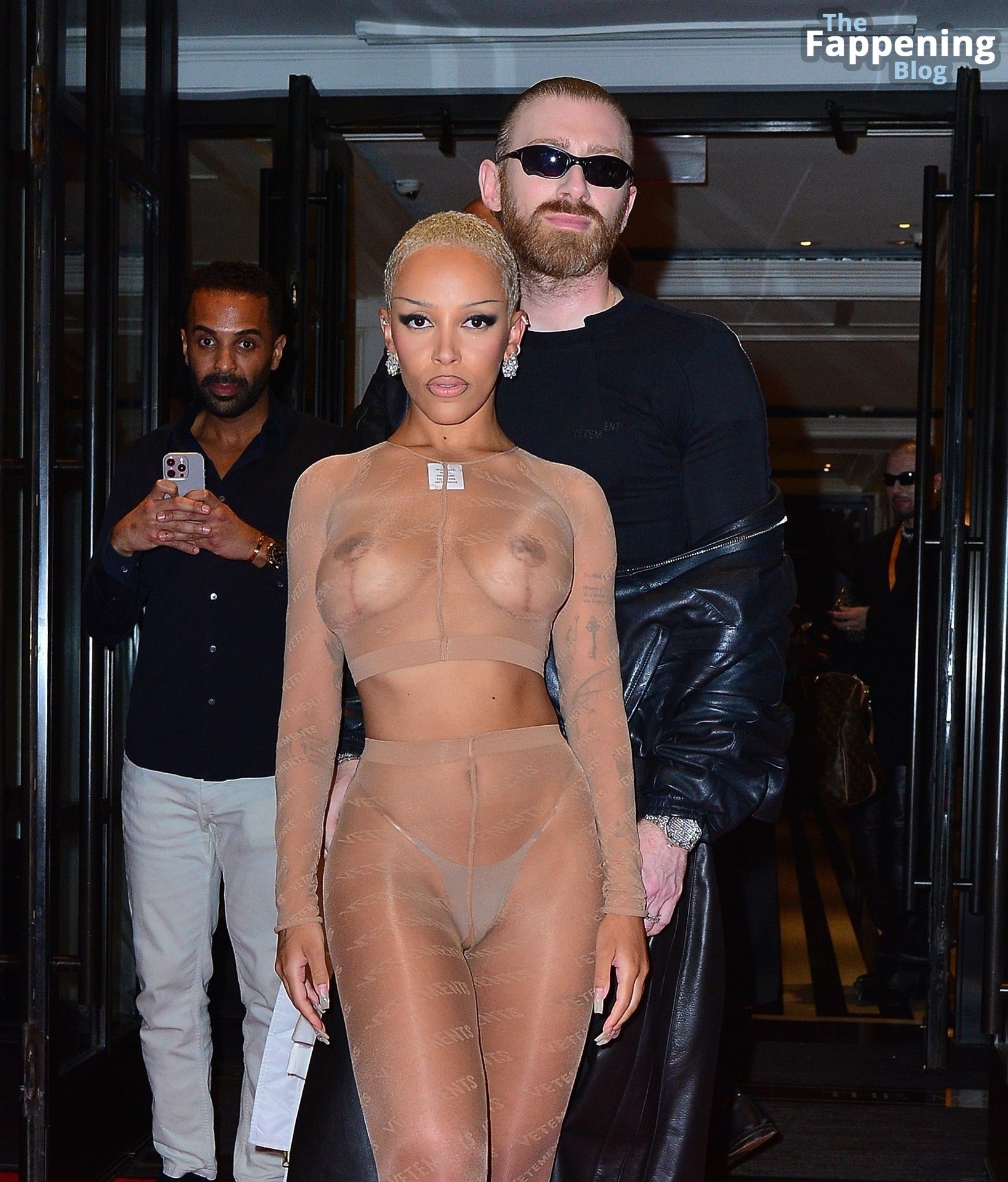 Doja Cat Shows Off Her Nude Boobs In New York 84 Photos Famous